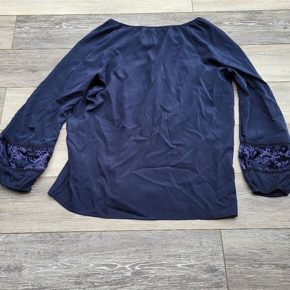 Chico’s blouse size 1 with velvet details on it dk blue - Picture 10 of 10